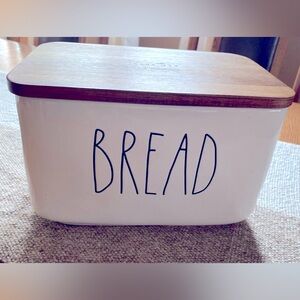 Beautiful Rae Dunn Ceramic Bread Box